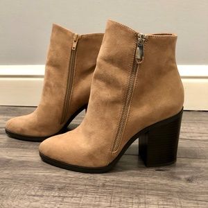 Beautiful Nubuck ankle booties